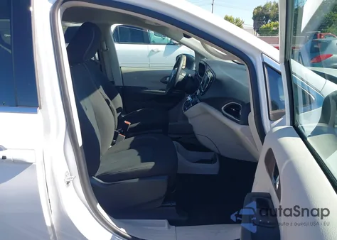 2024 Chrysler Voyager Lx из США, поврежденный, VIN 2C4RC1CG1RR194019